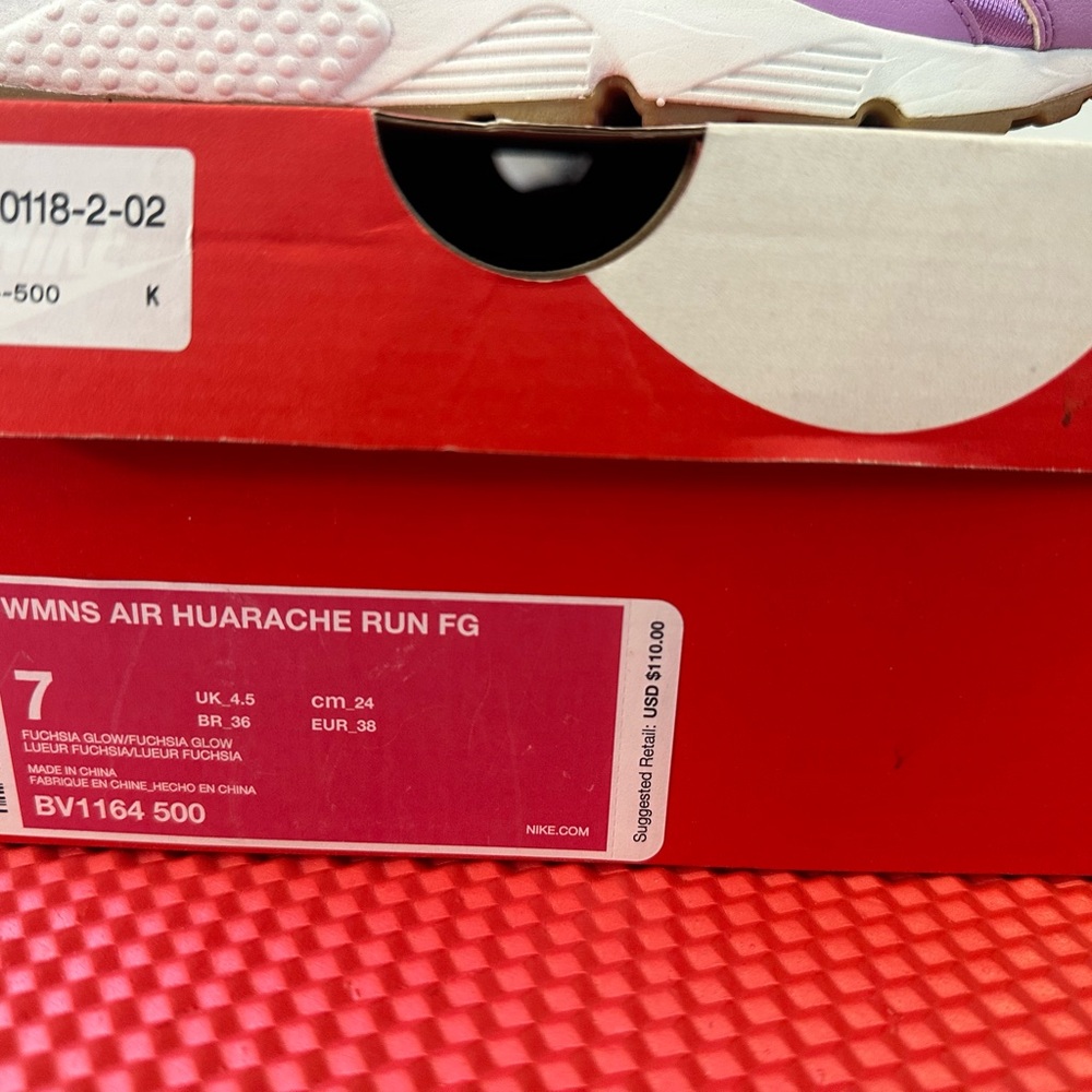 Nike Air Huarache Shoes in Size 7 Women - Picture 6 of 6